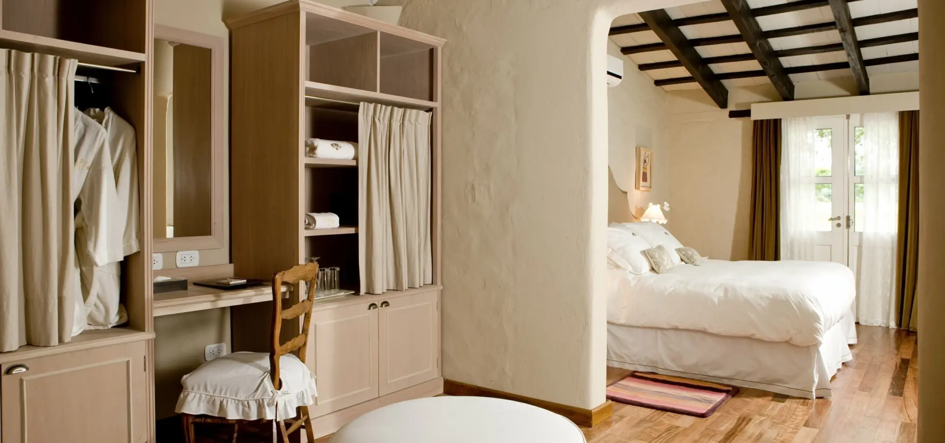 1 suite de house of jasmines scaled