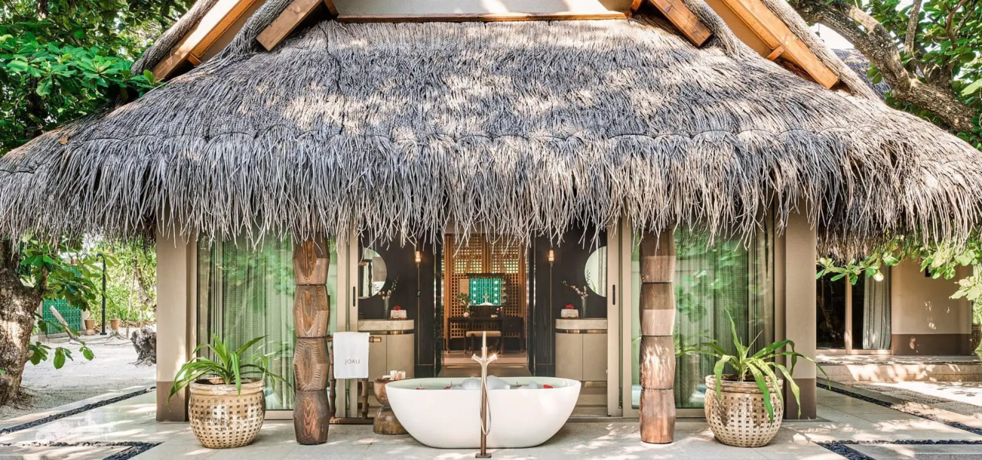 Luxurybeachvilla 10 e1569823249112 1600x900