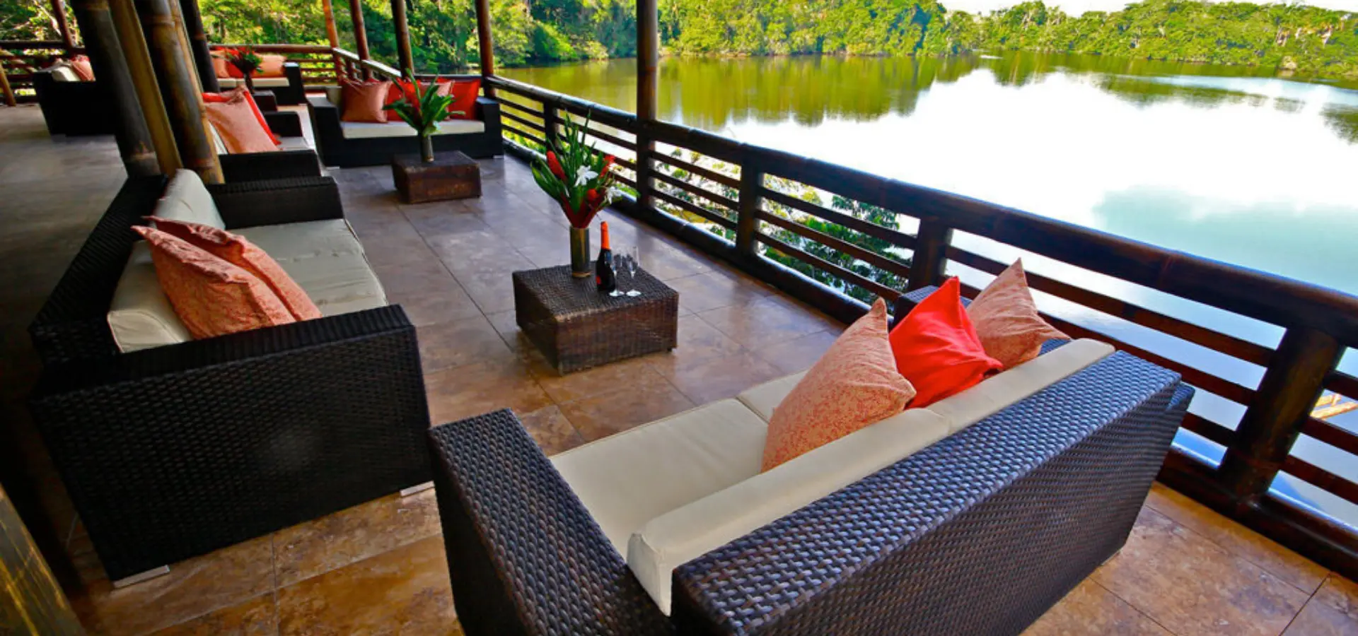 La selva lodge lounge