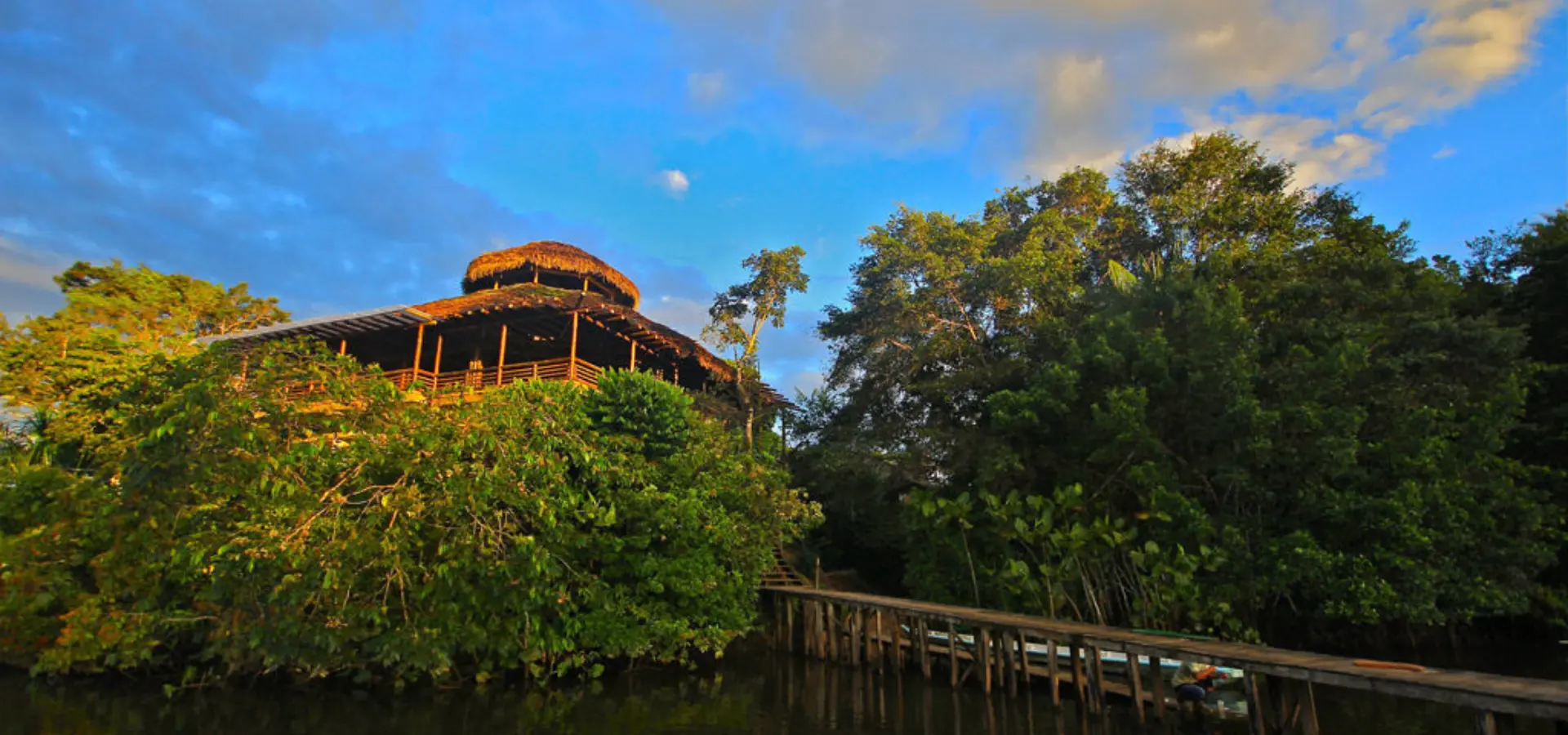 La selva lodge jetty