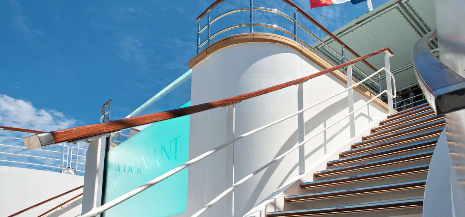 Dsc 5066 r shooting life style lebougainville hd 1 avril19ponant nicolasmatheus