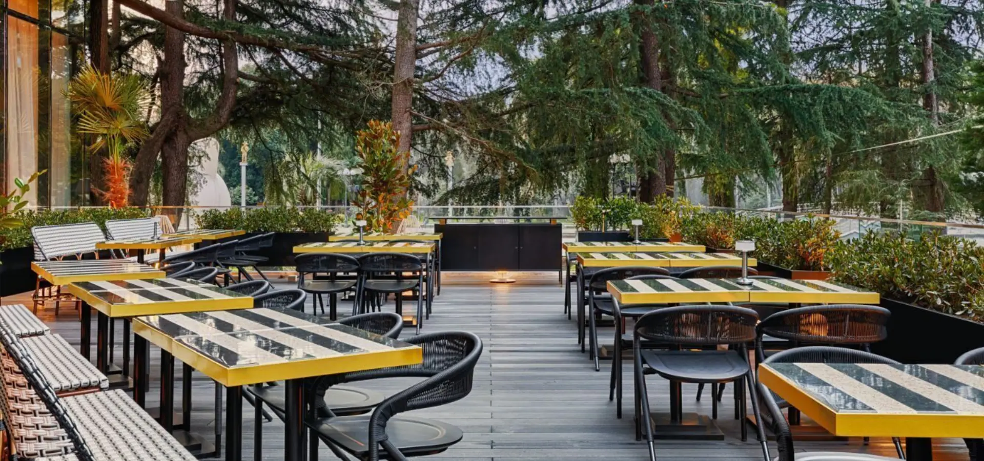 Md busmd terrace restaurant 24087 wide hor