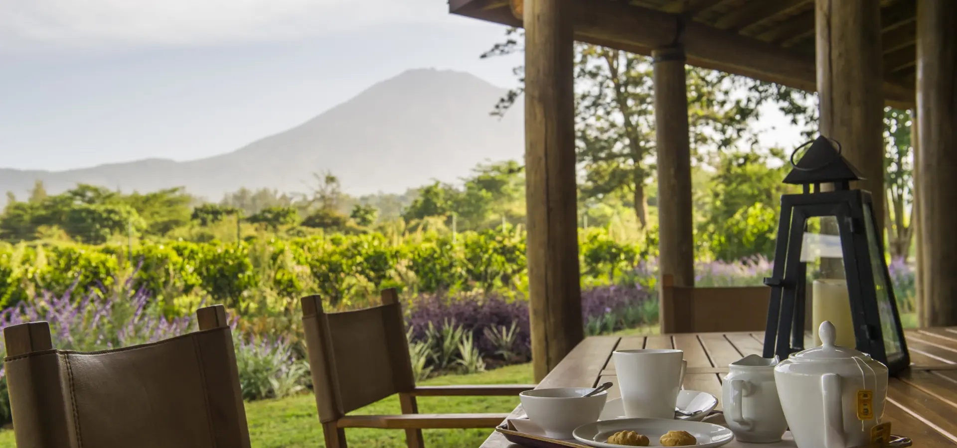 Legendary expeditions legendary lodge cottage outdoor dining 2