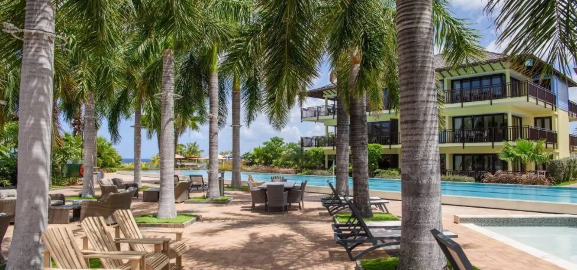Resort met zeezicht en strand 01 01