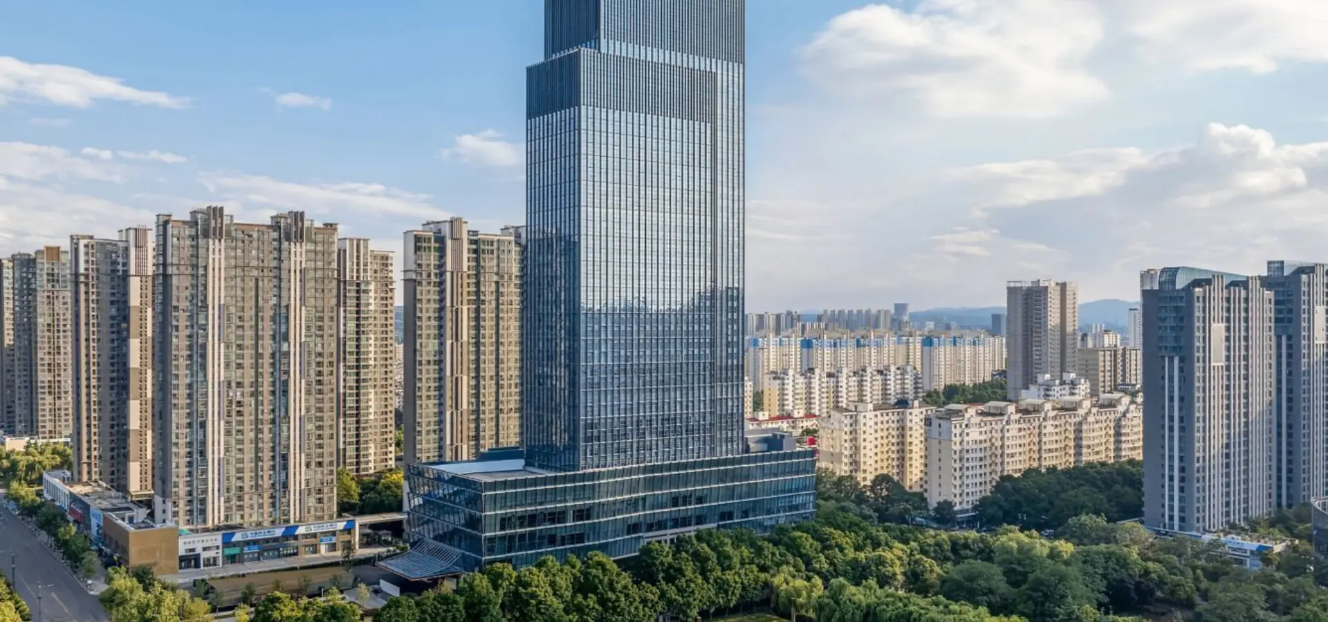 1747652573321 mc lyamc exterior day 11620 Classic Hor