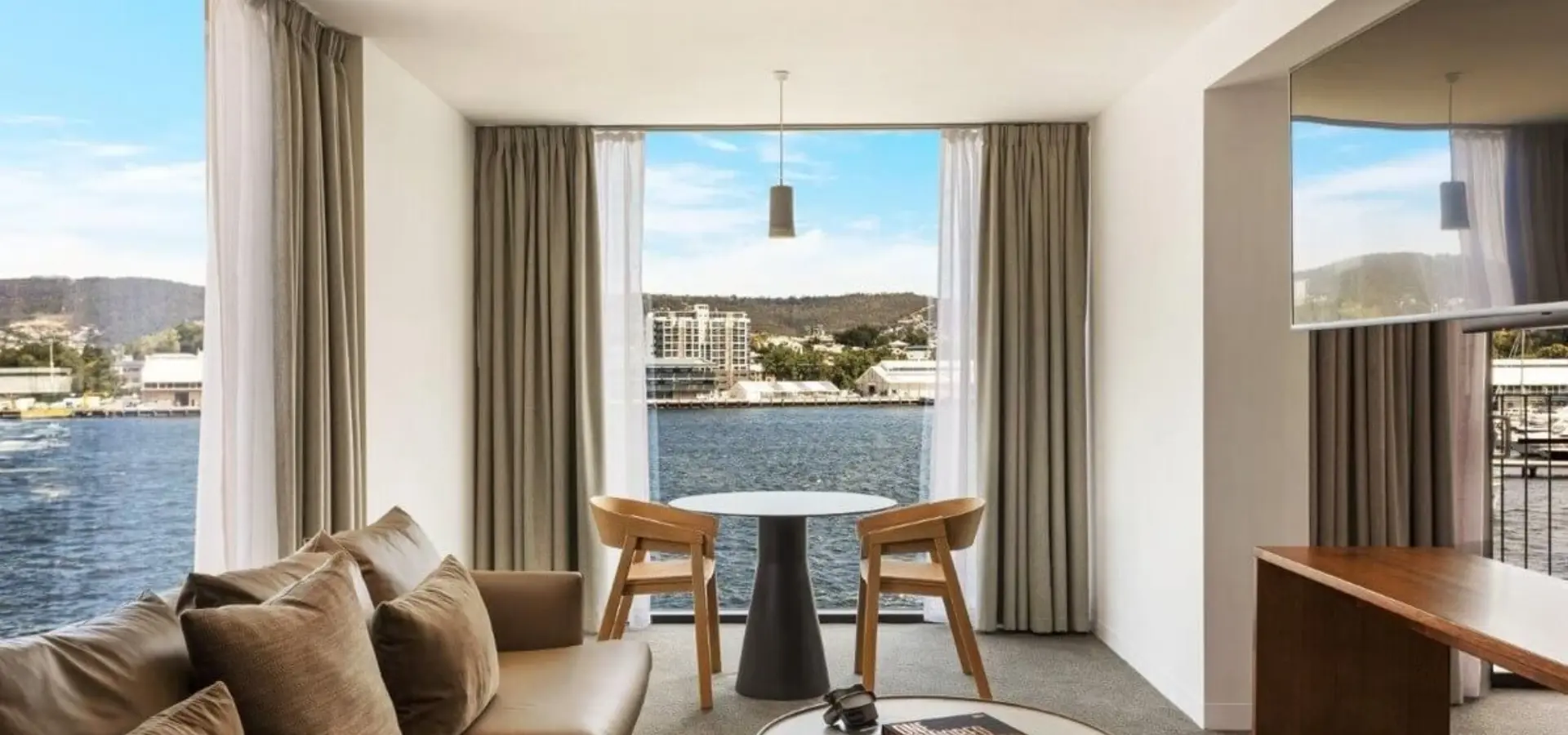 Macq01 dec adamgibson 651