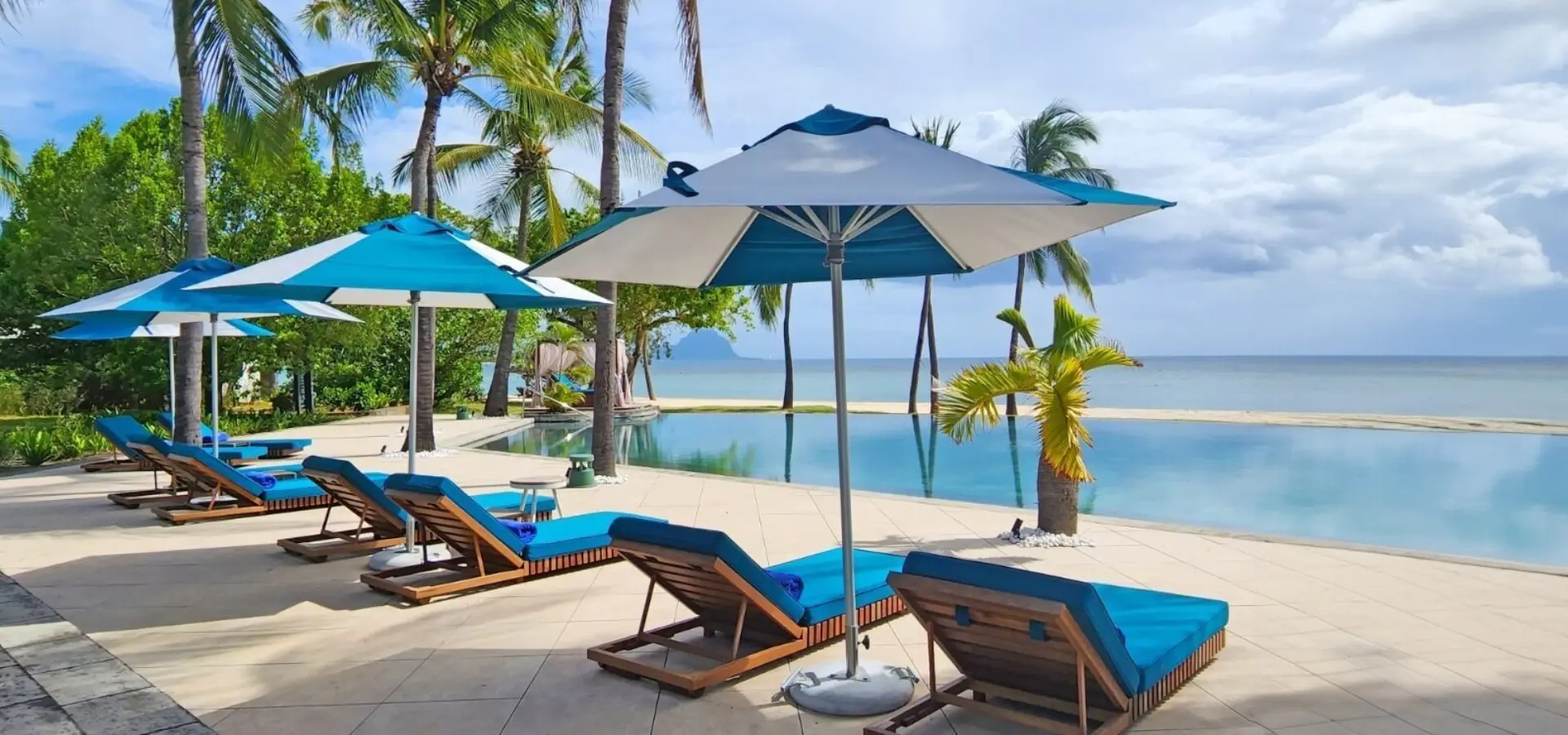 Main pool with sunbeds le morne view