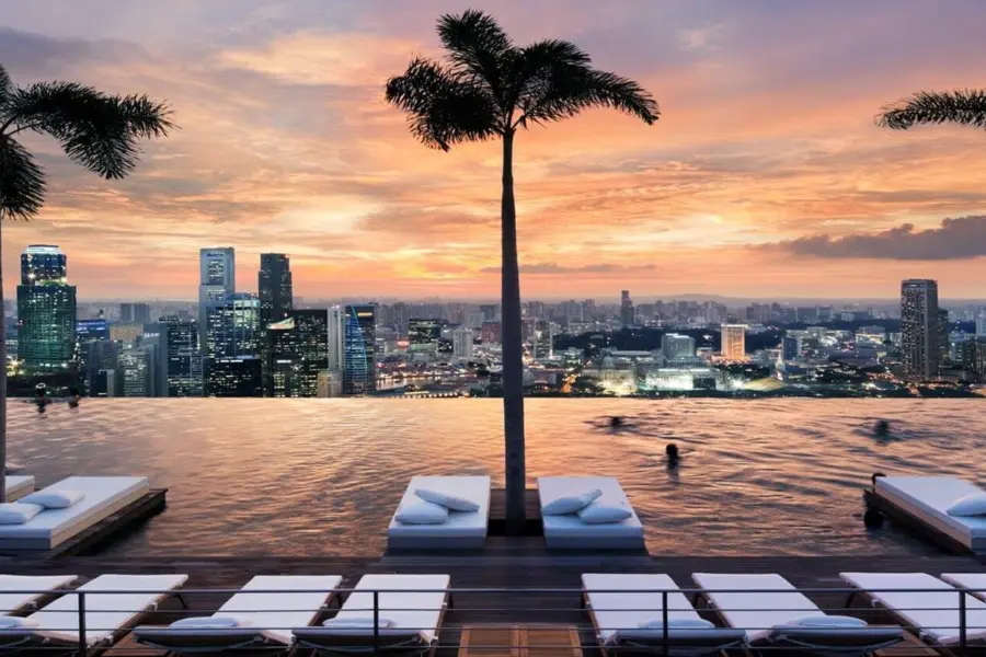 Infinity pool 2 d