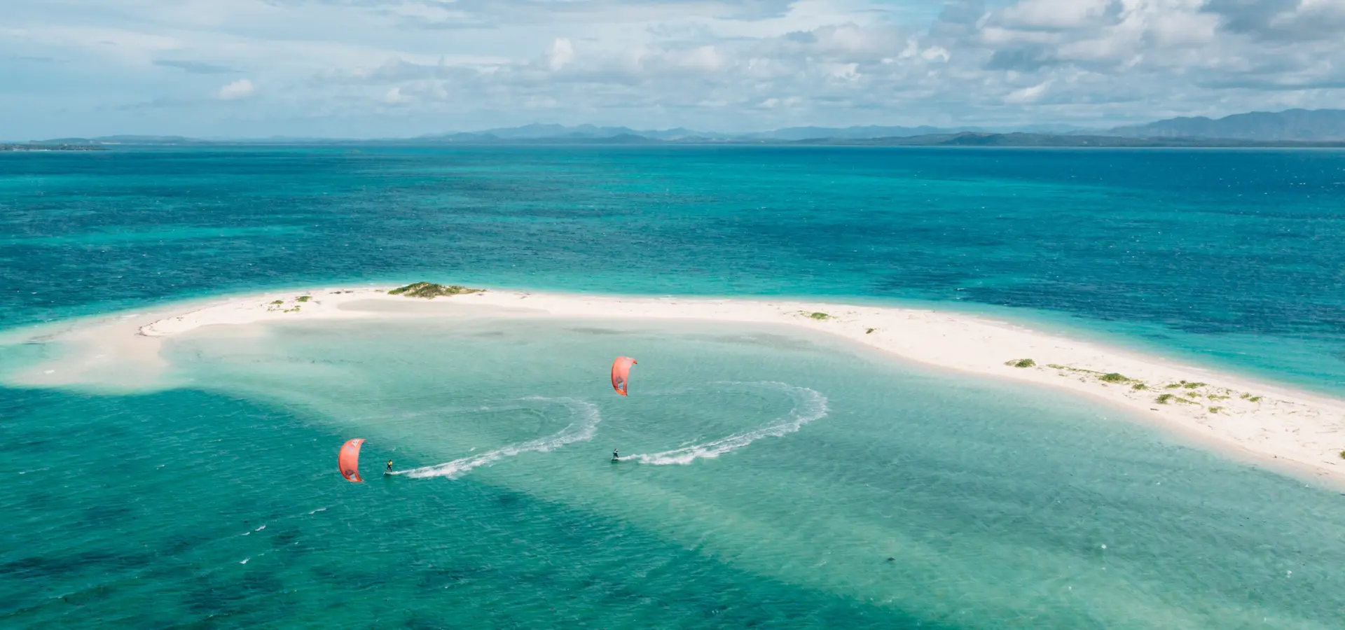 Miavana kiteboarding aerial 2500px 008