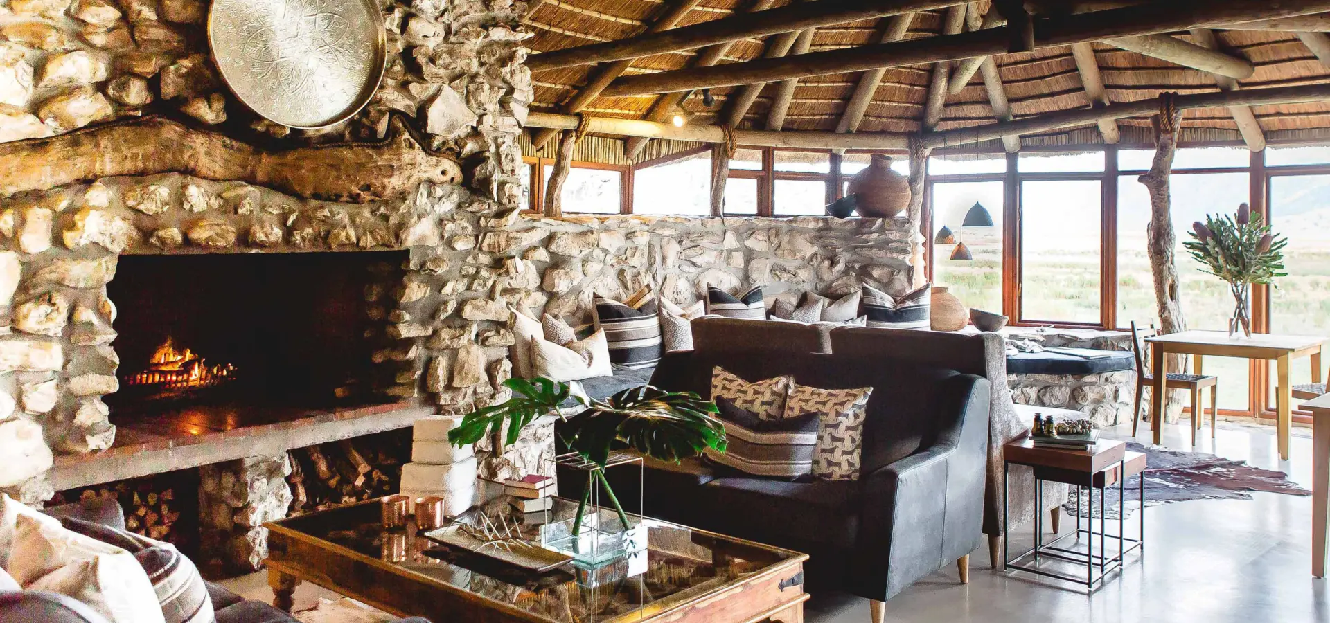 Lagoon lodge lounge 61
