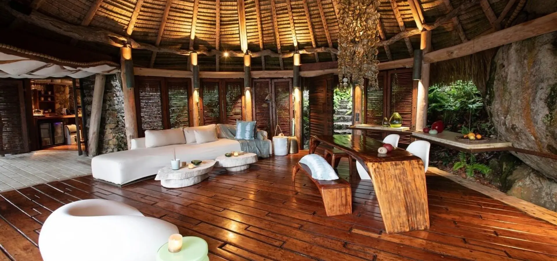 1750675358748 sezlc beachfront suite lounge 6426 hor clsc 11zon