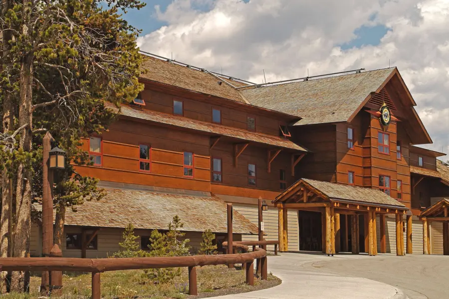 Old faithful snow lodge exterior