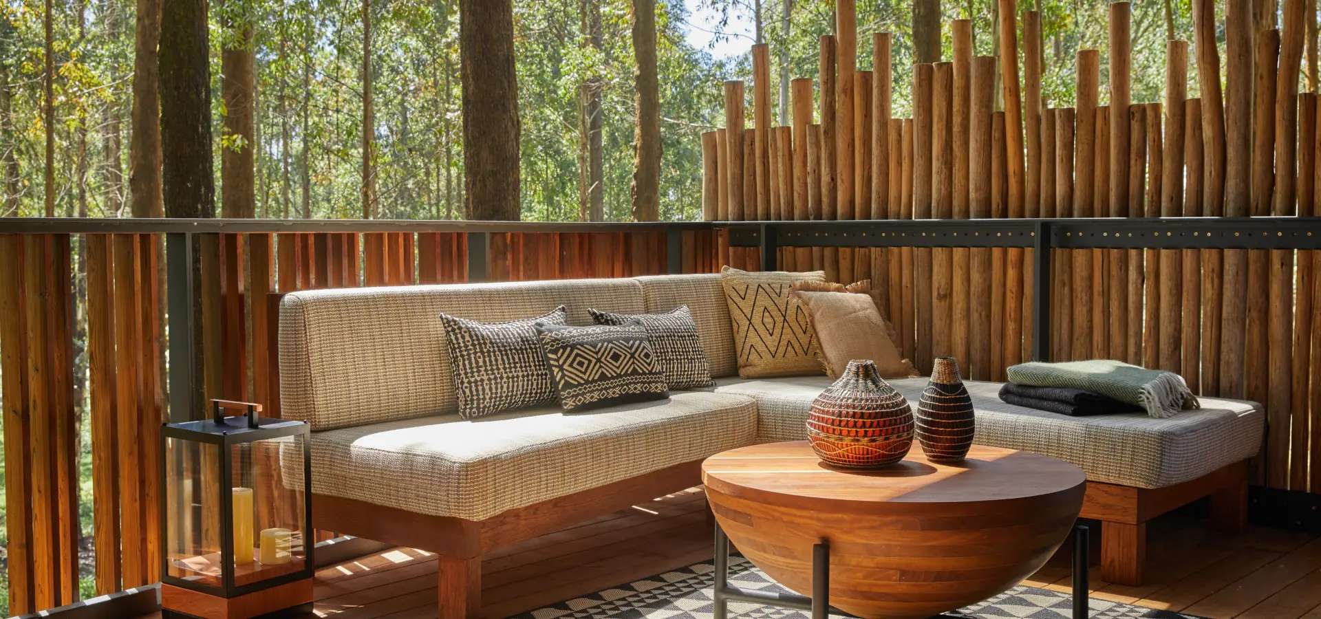 Oo gorillasnest accommodation ingagisuite outdoordeck