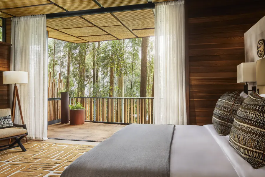 Oo gorillasnest accomodation forest king bedroom 2109 master2