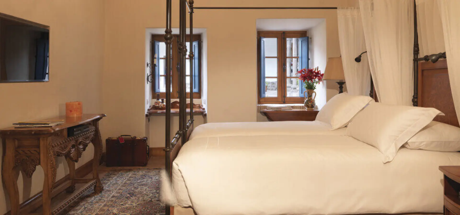 Onaz 1366x400 room chica junior suite05