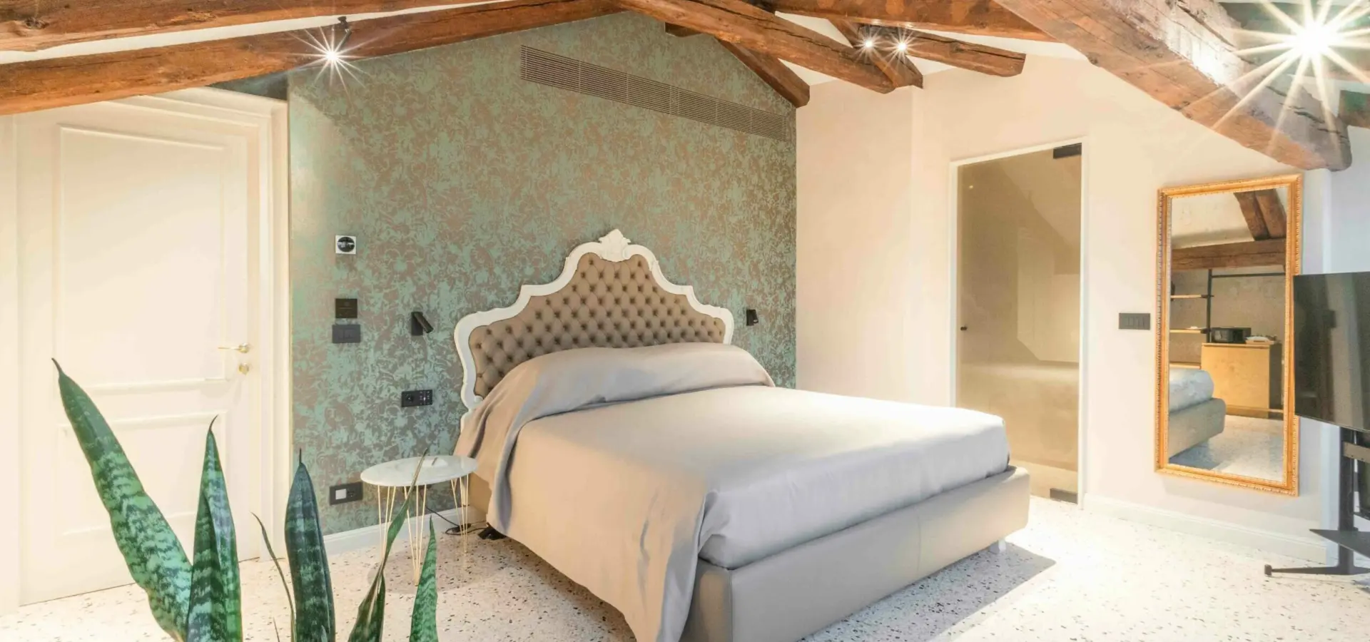 1737044125380 My Venice Camera Exclusive 1 scaled e1710754863304