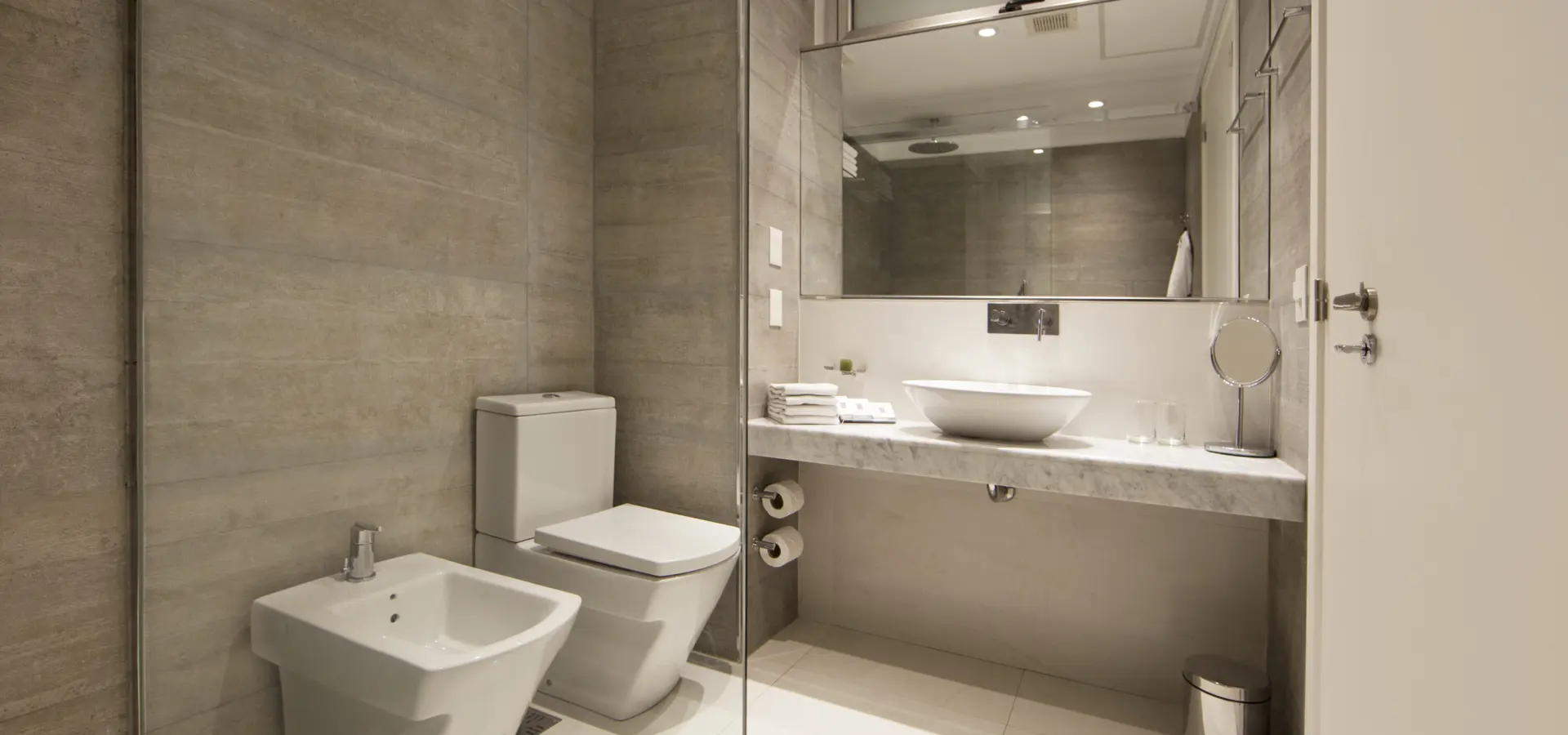 Palosanto bathrooms2