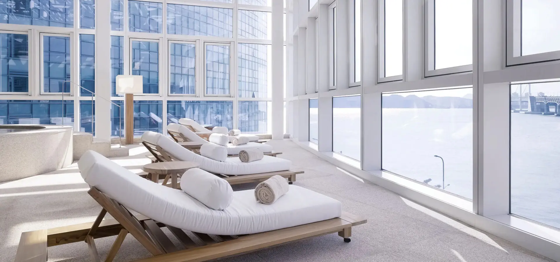 Park hyatt busan p065 swimming pool day 16x9