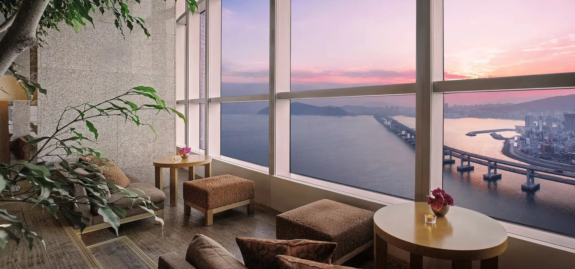 Park hyatt busan p655 lounge with sunset 16x9