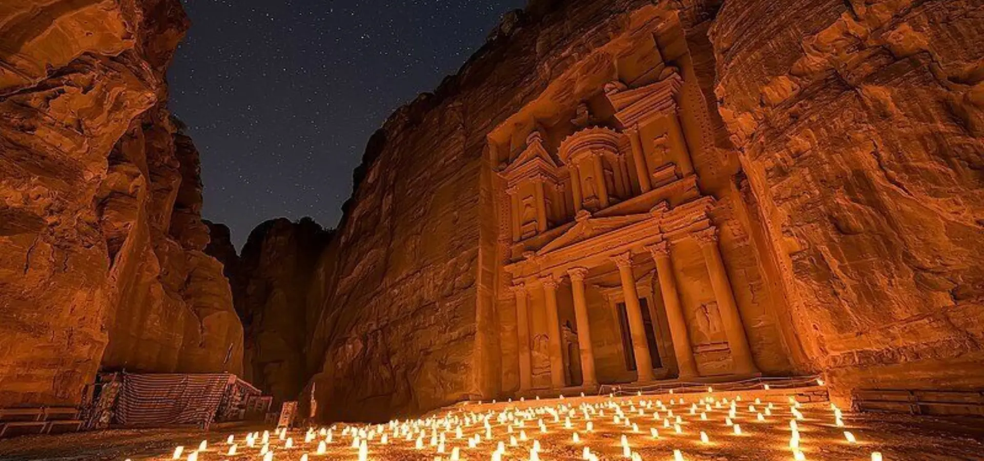 800px petra by night