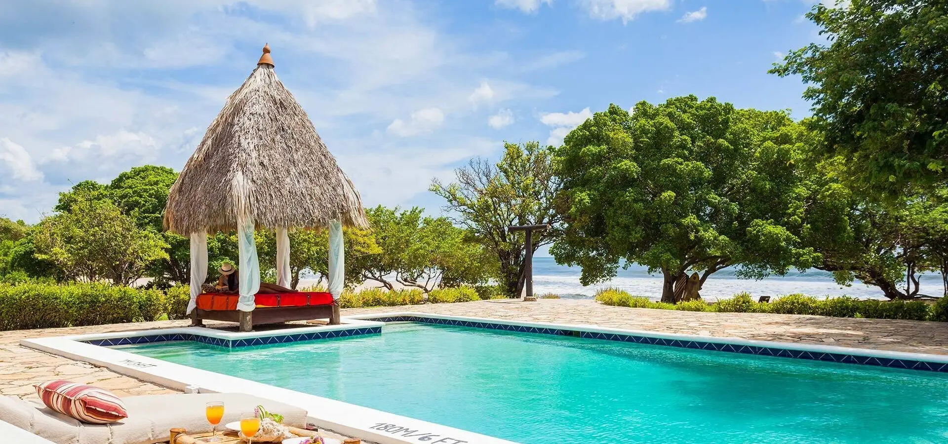 Piscina junto a la playa en nicaragua
