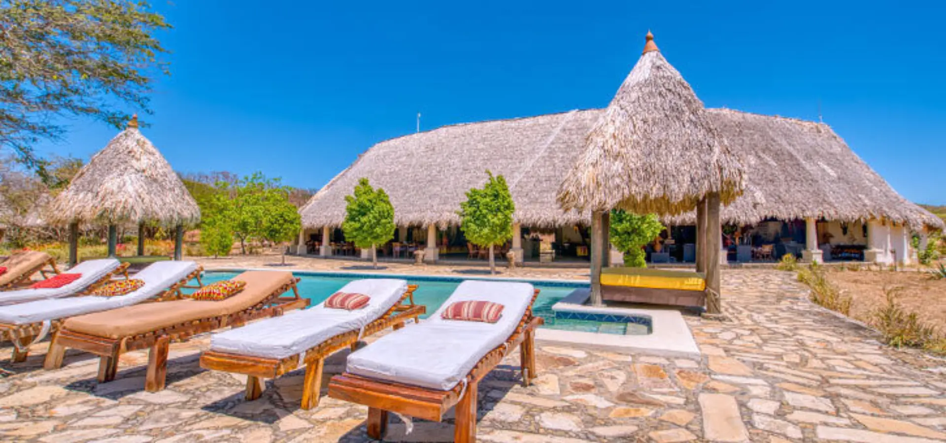 Hotel de playa con piscina en rivas