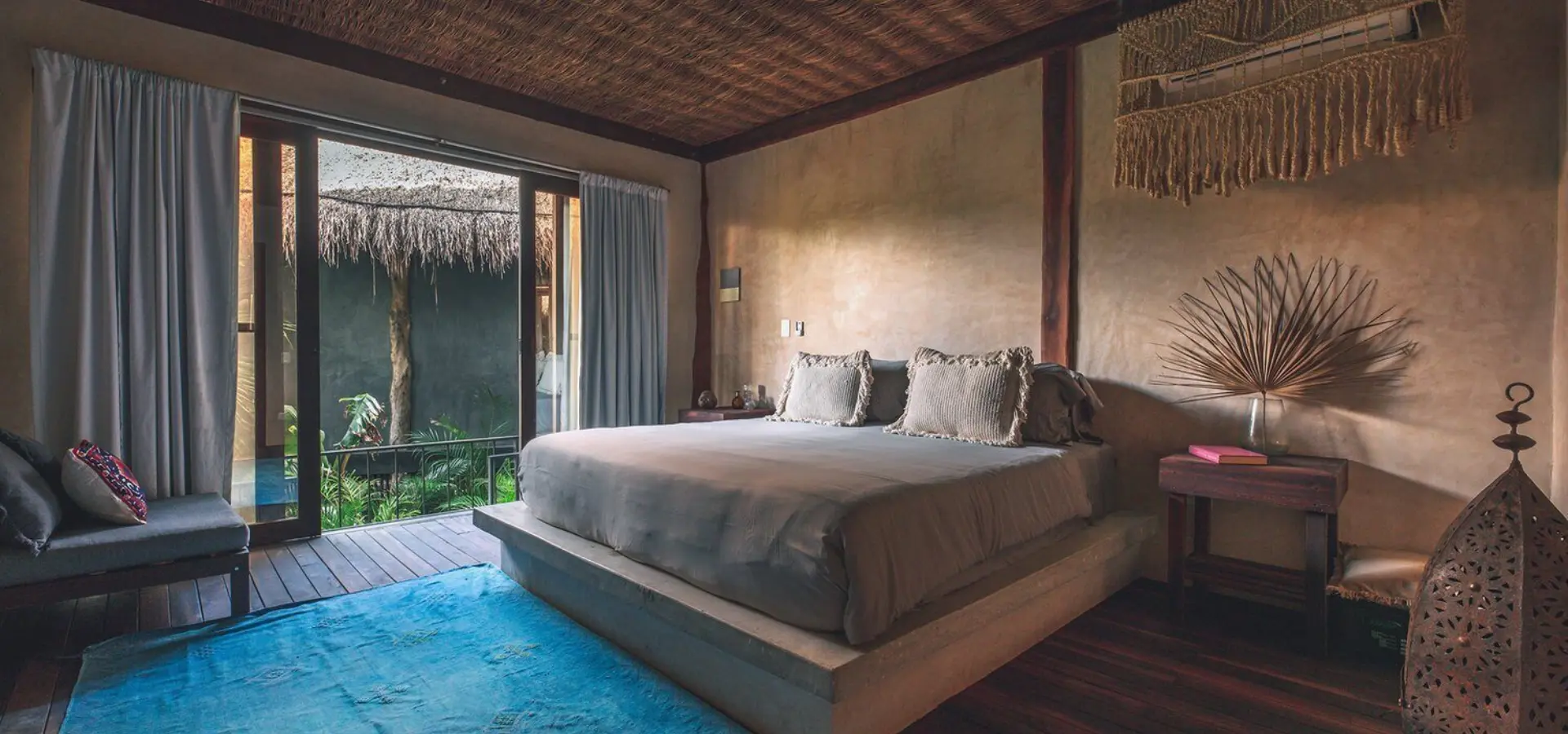 1744105958844 Radhoo Sofia Hernandez 2021 STANDARDROOM 71