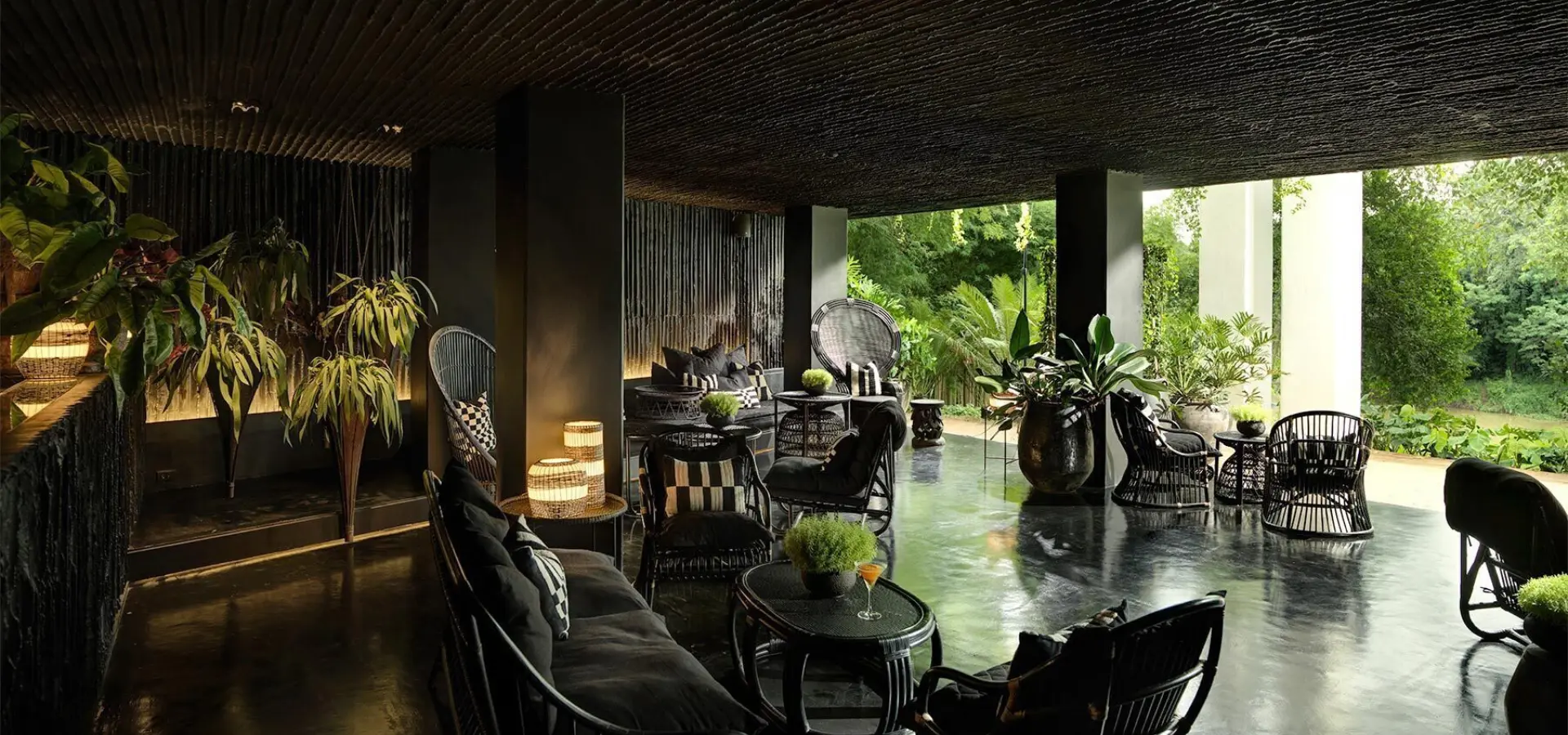 22 baan ta lounge lawn