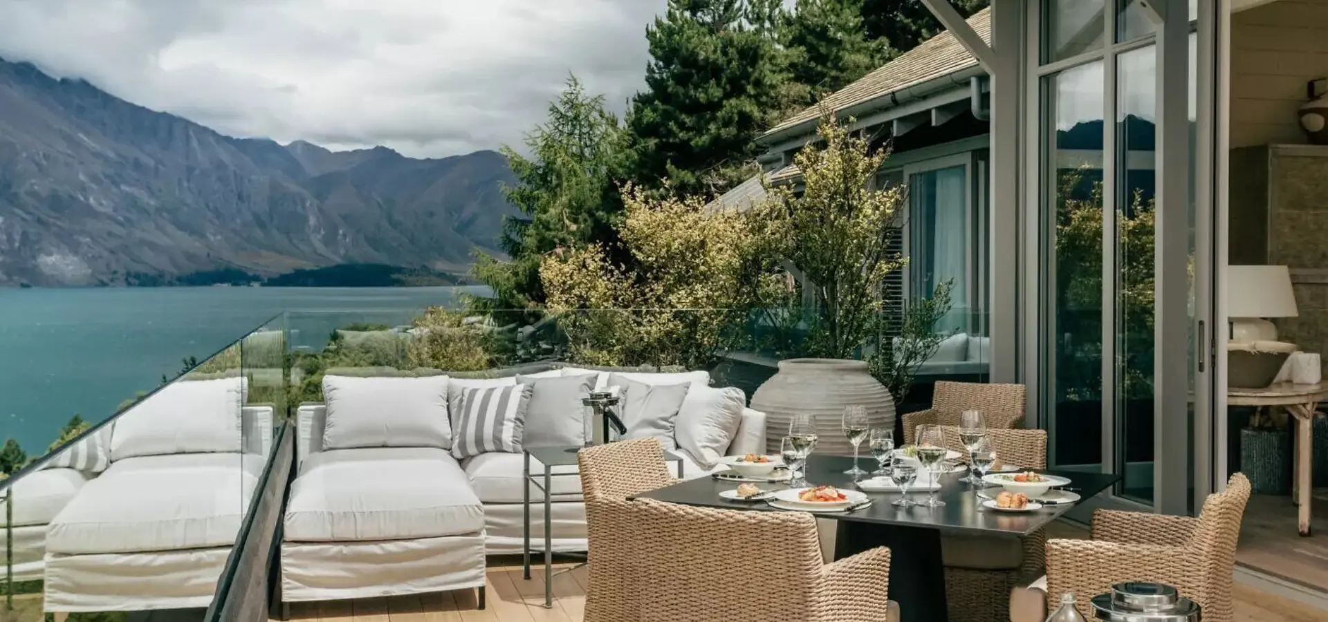 Rwnmk accommodation matakauri fourbedroom villa matakaurilodge ownerscottage wide medium 4 3