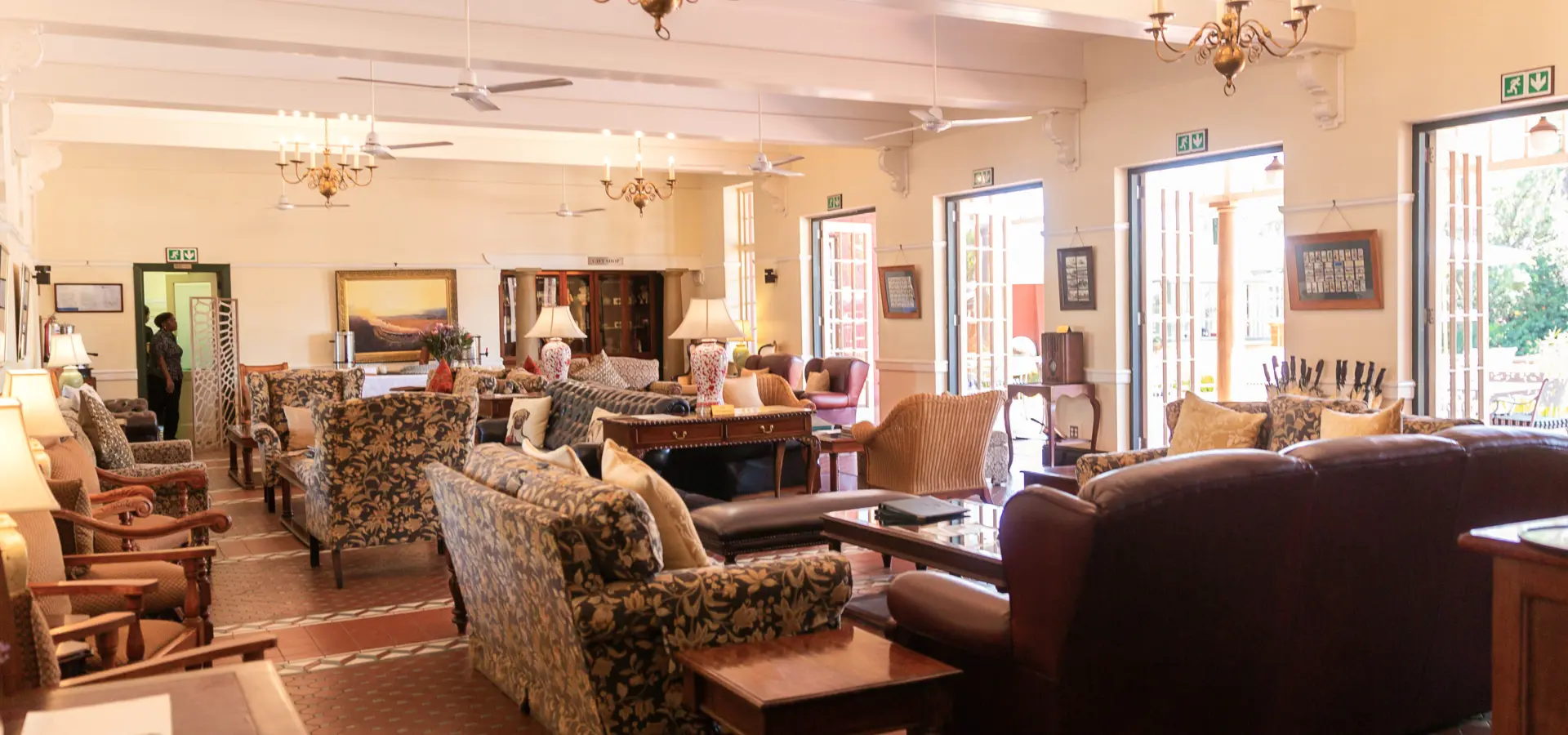 Rvr departureslounge1 hres