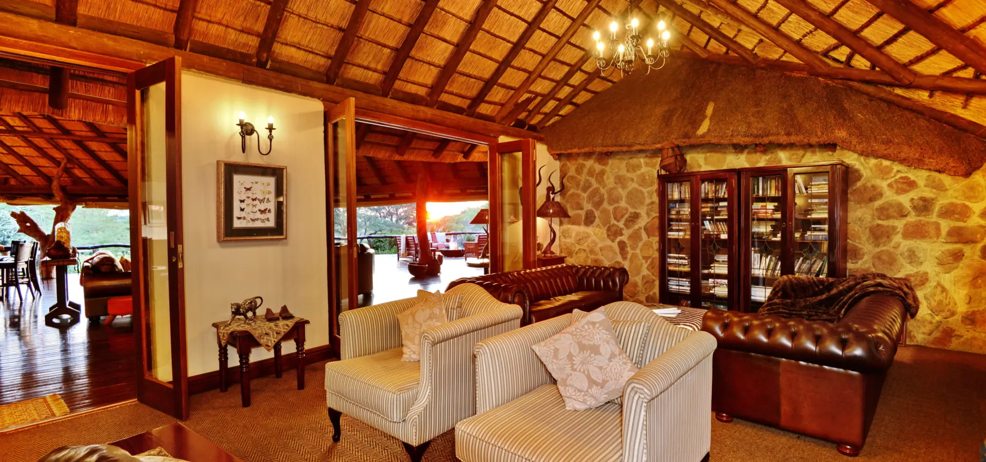 Communal area lounge bar 5