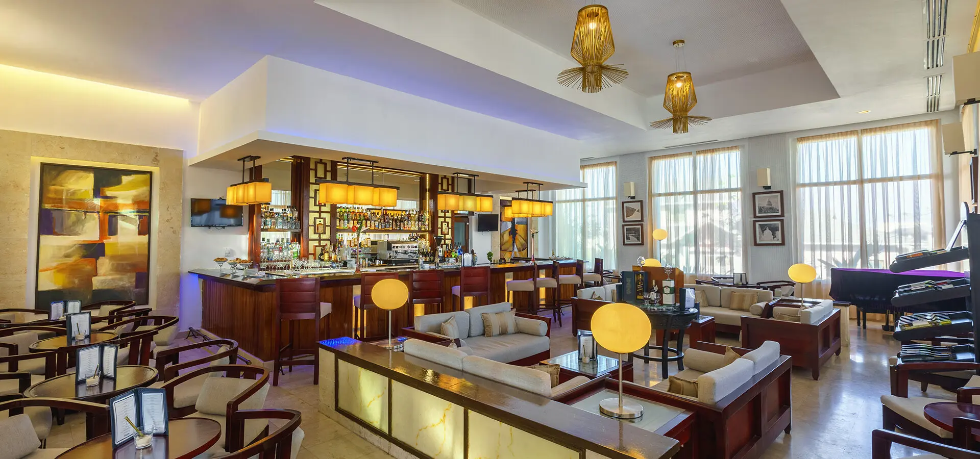 Royalton cayo santa maria lobby bar 01 lr 62d6c9802de12