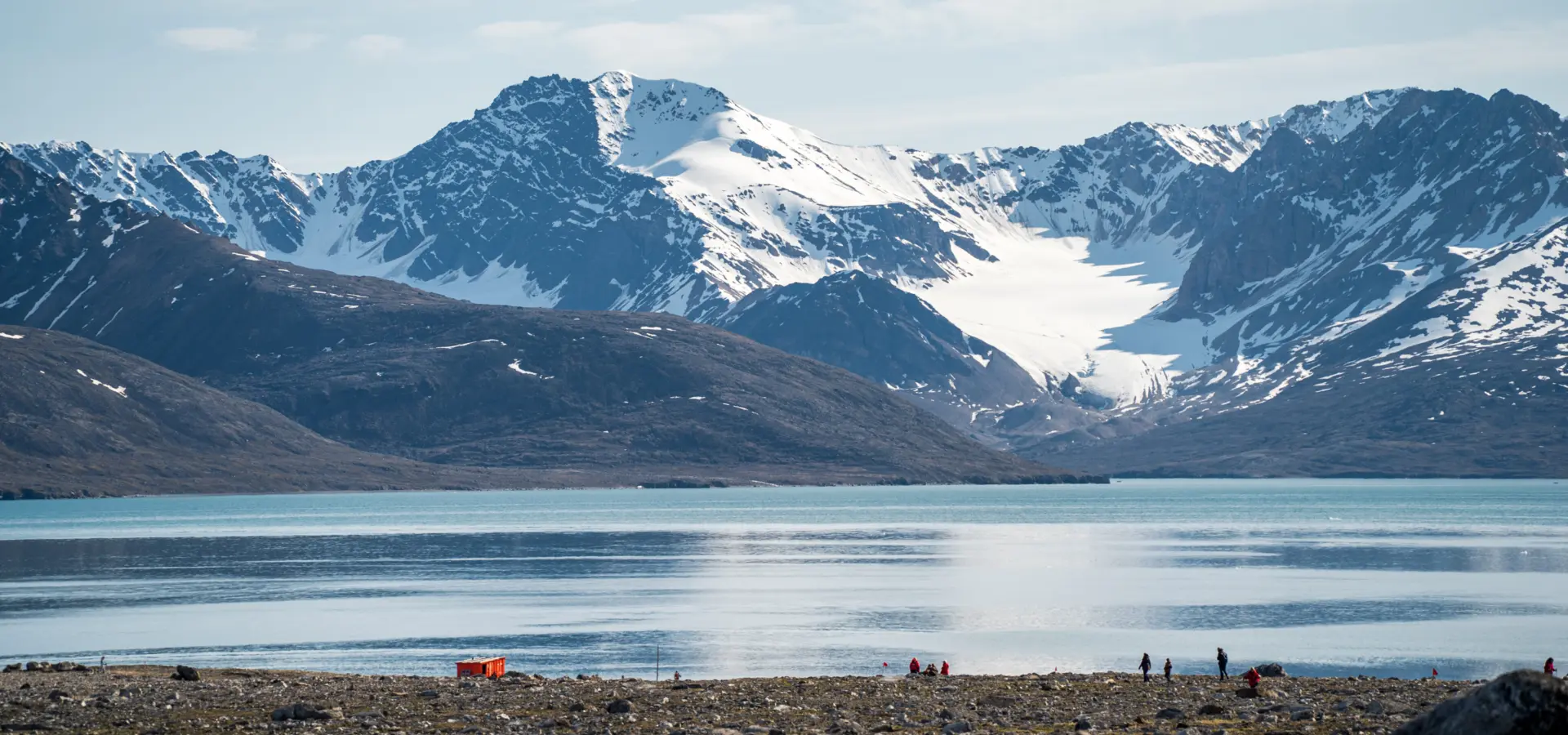 1765372218330no 2025ly280625lloyd hoteljulibuktabreen studioponantyanislasbats