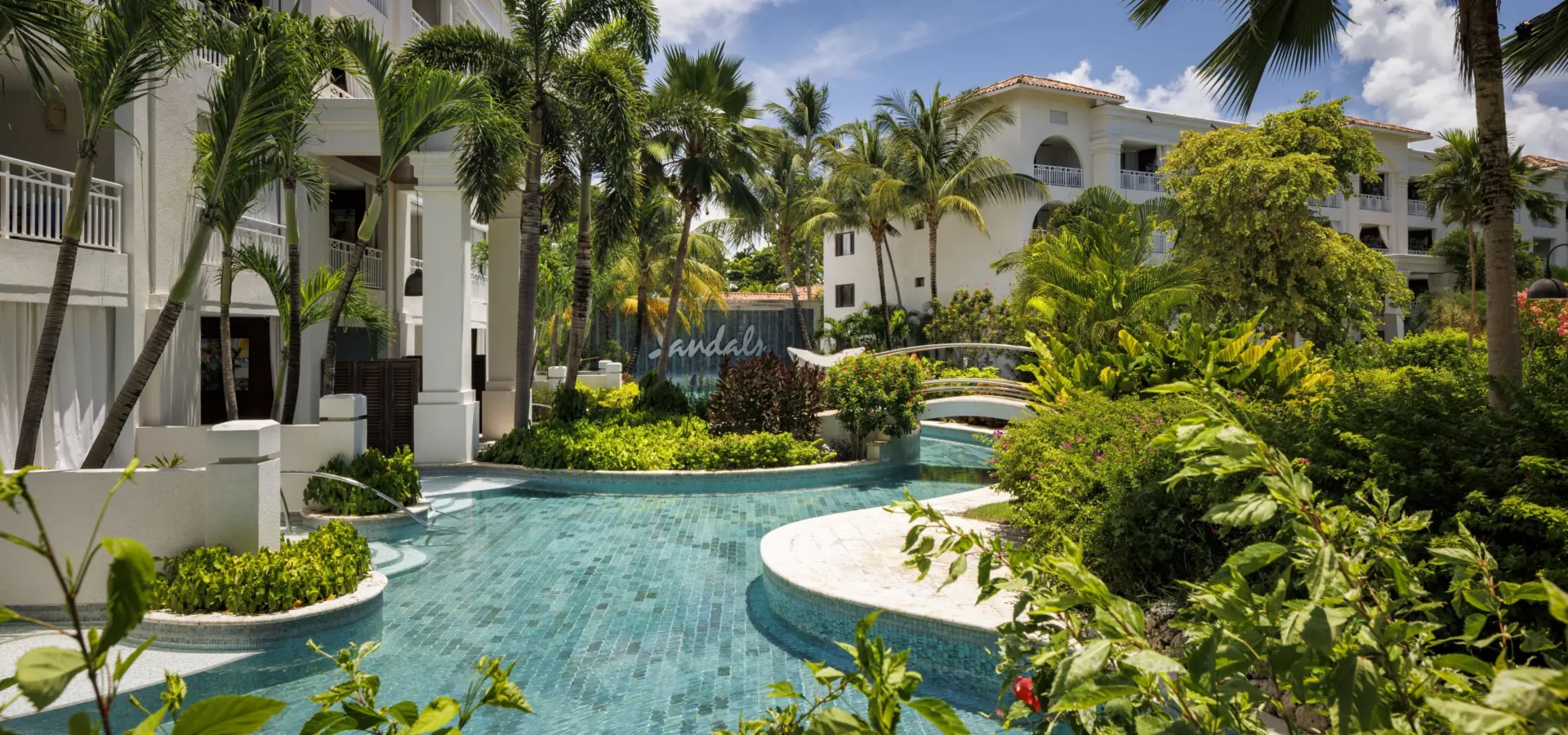 Travel Advisor Asset SBD Grounds Swim up Block 1