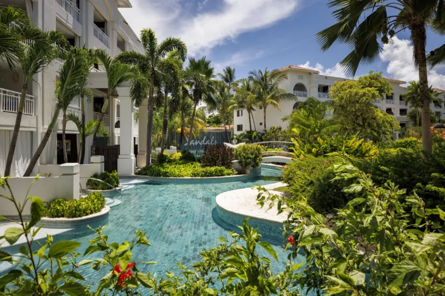 Travel Advisor Asset SBD Grounds Swim up Block 1