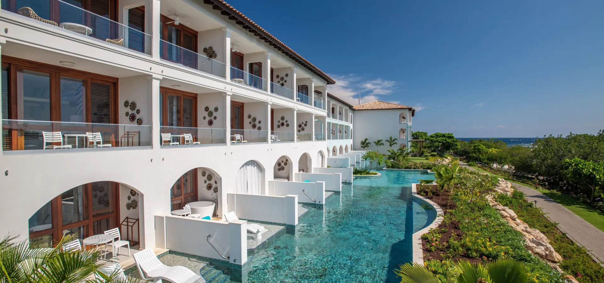 Travel Advisor Asset SCR Grounds Swim up Block