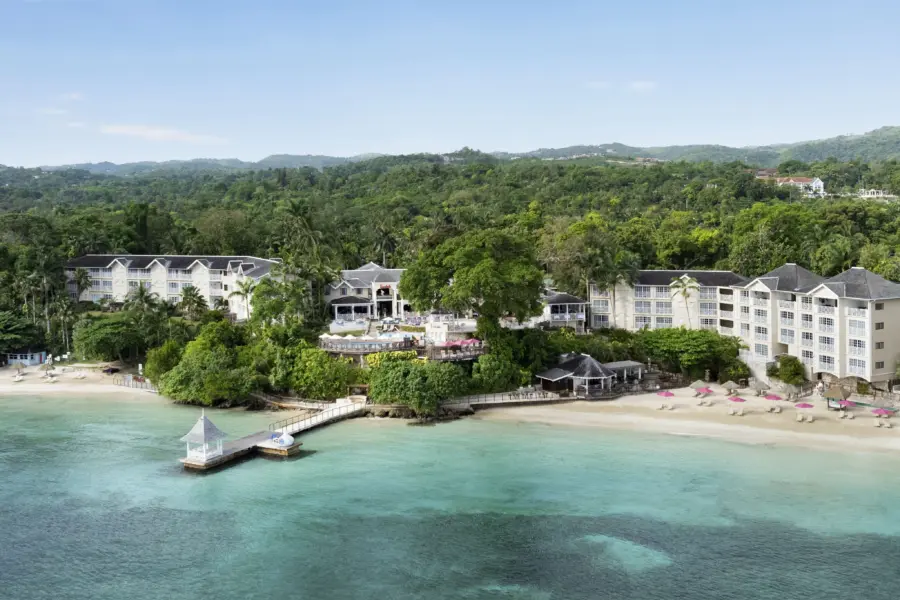 Travel Advisor Asset SRP Drone Entire Resort