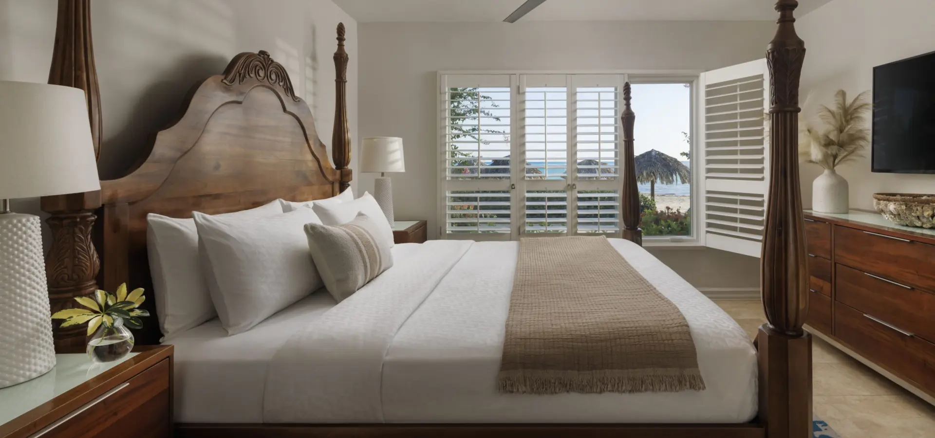 Travel Advisor Asset SSC Room IW1 Bedroom