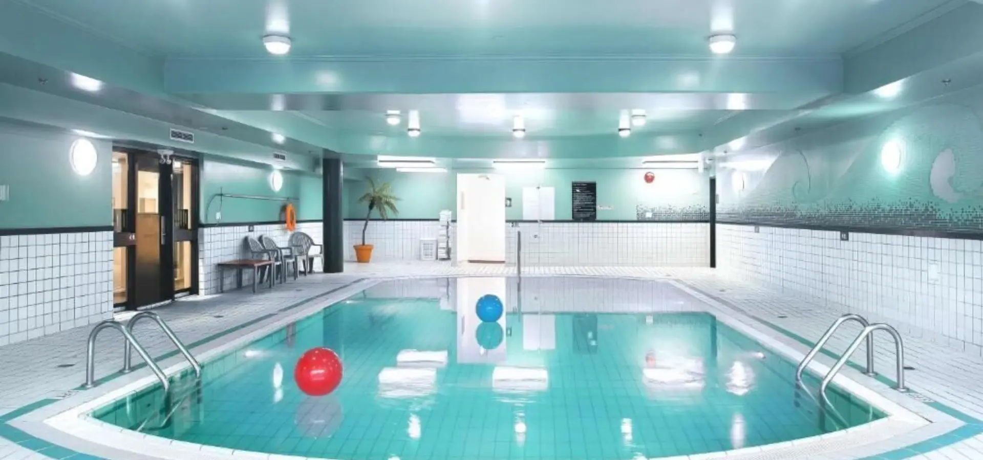 Sandman hotel victoria pool