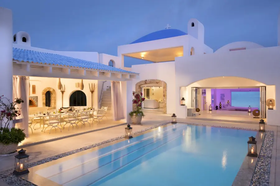Pool courtyard 2