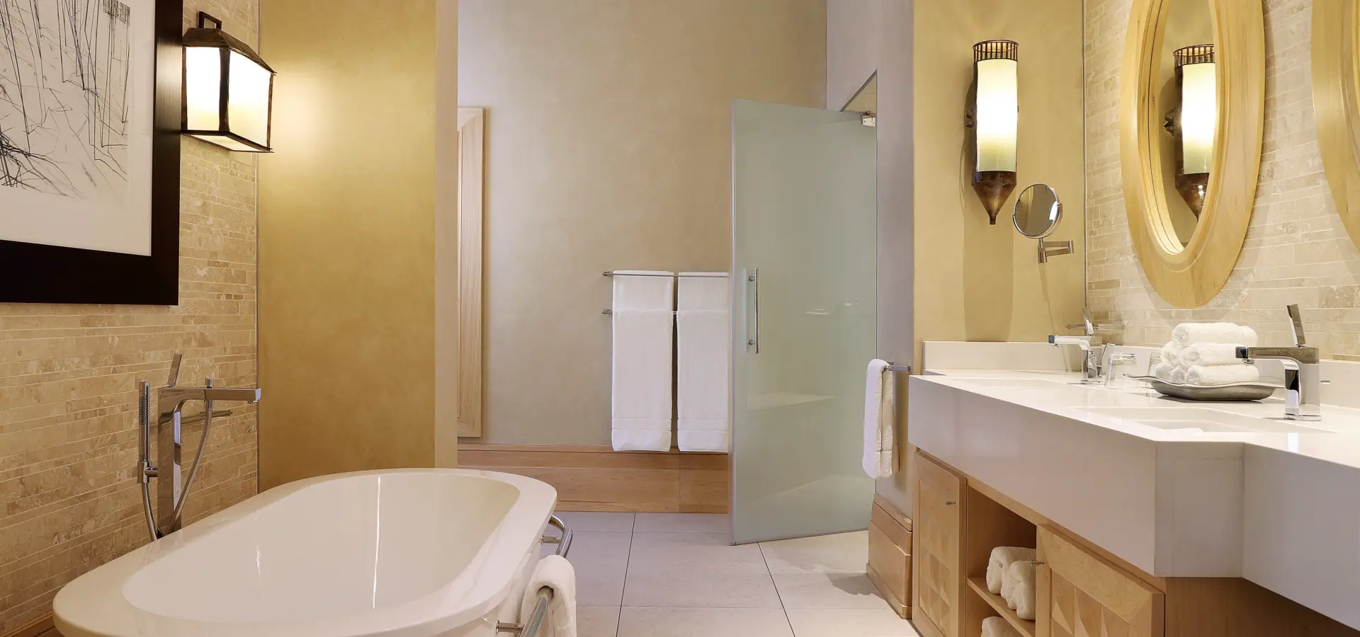 Saxon Executive Luxury Room Bathroom1