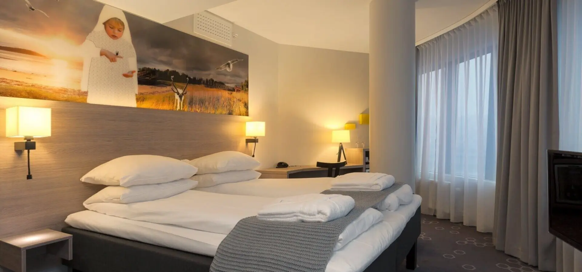 Scandic narvik superior extra room kingsize bed 2