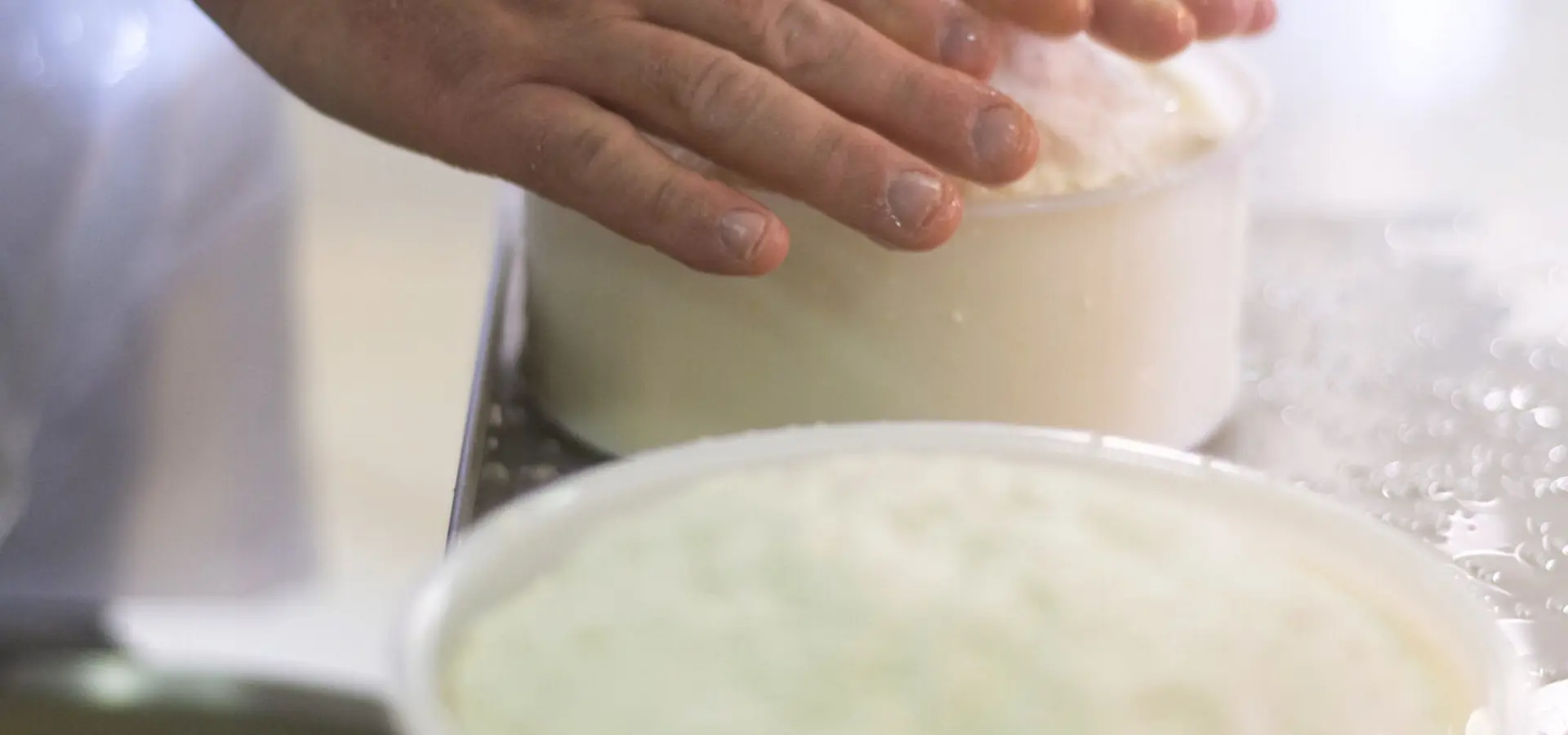 1767695926436mic8397