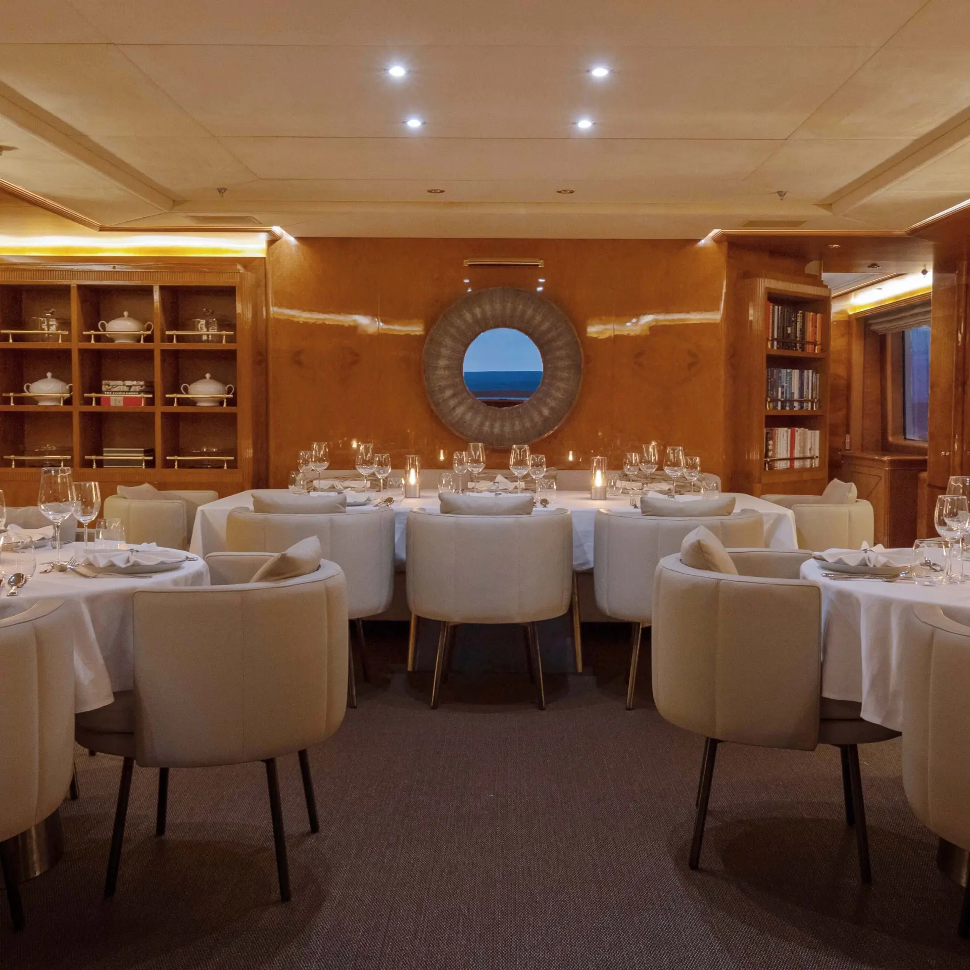 Aqua mare indoor dining room 02