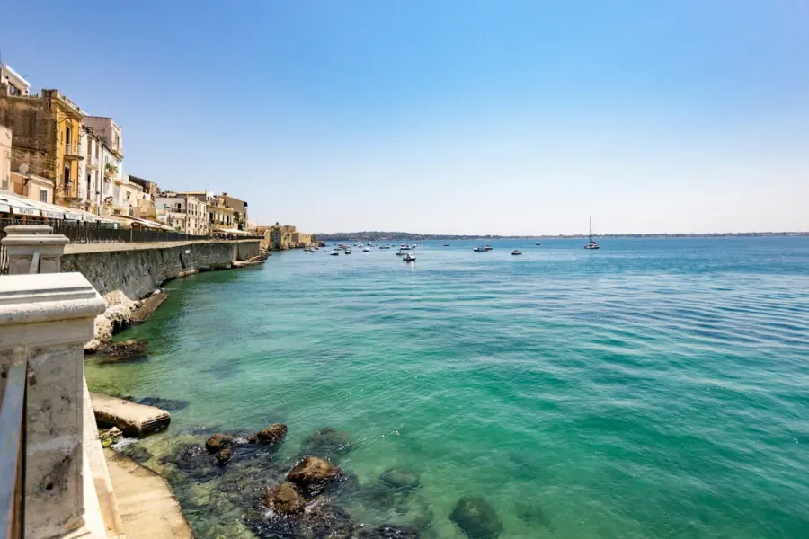 Luca n xf3x dtoh0 unsplash1