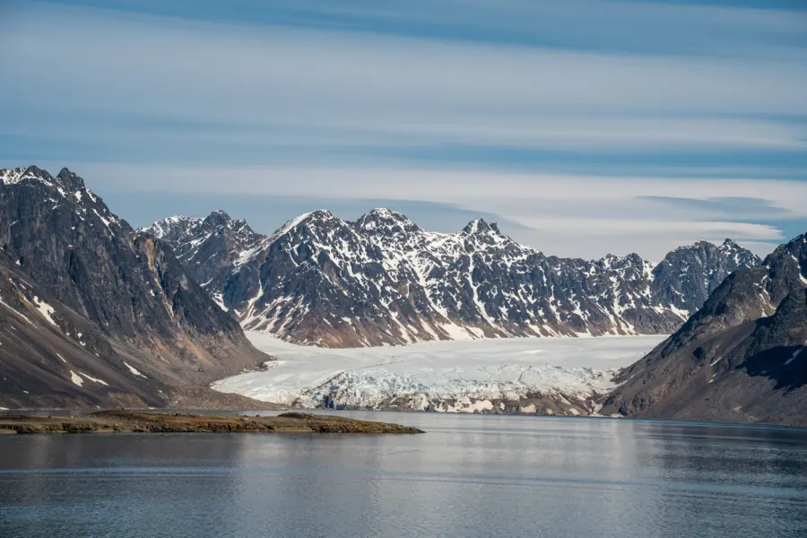 No 2015ly280625lloyd hoteljulibuktabreen studioponantyanislasbats