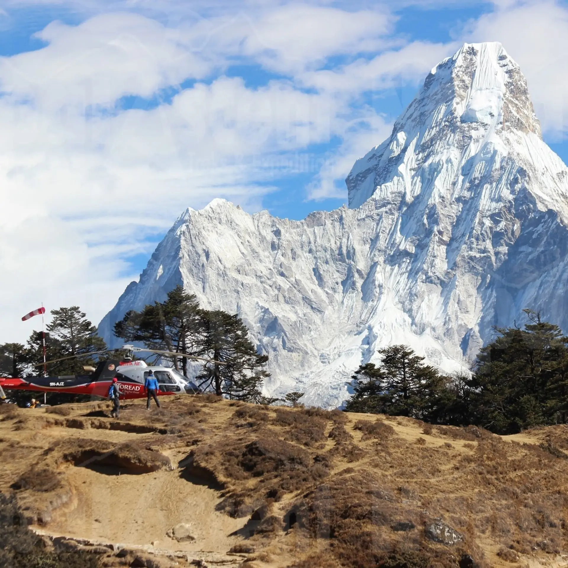1762953044912nepal mount everest helikoptervlucht