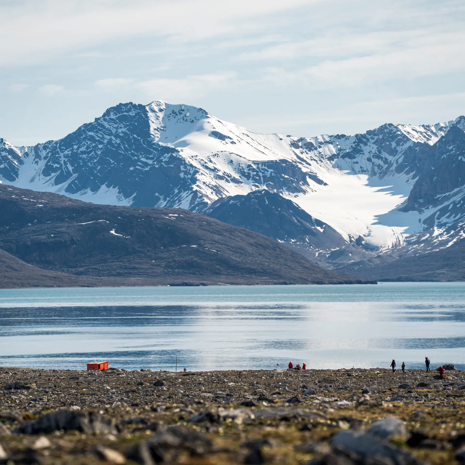 1765372218330no 2025ly280625lloyd hoteljulibuktabreen studioponantyanislasbats