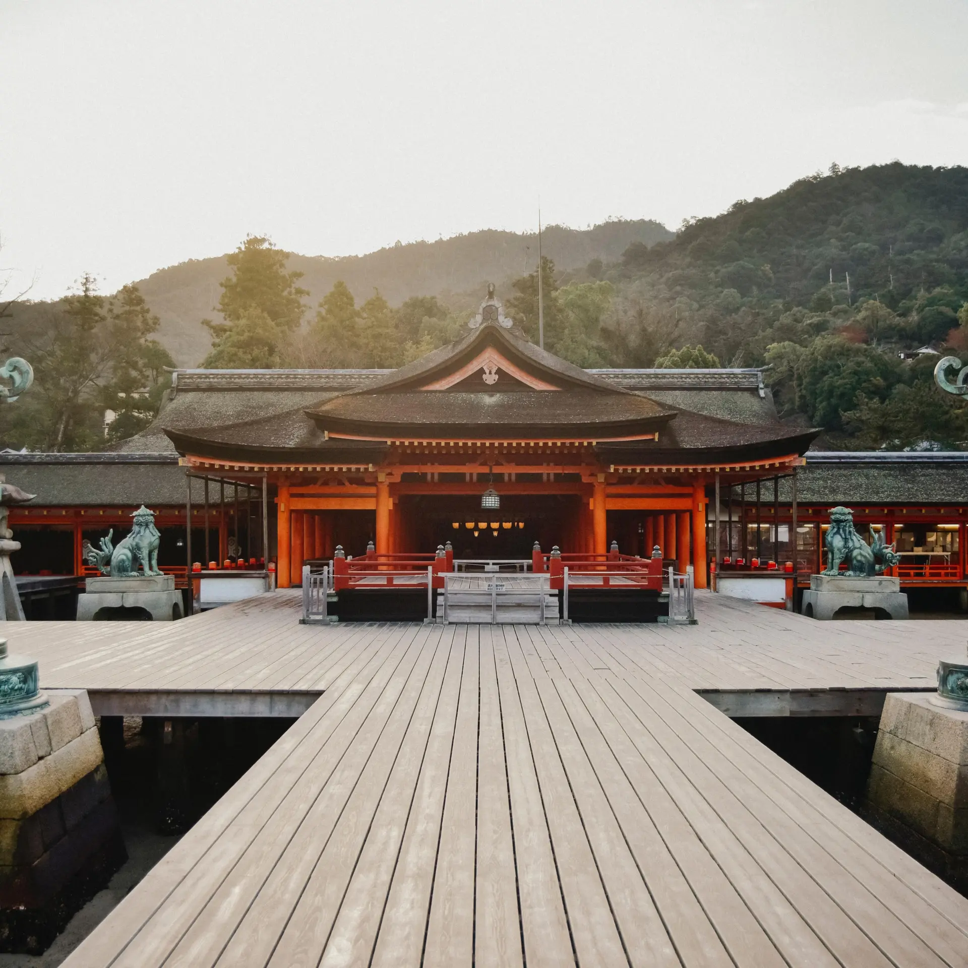 Itsukushima shinto schrijn1