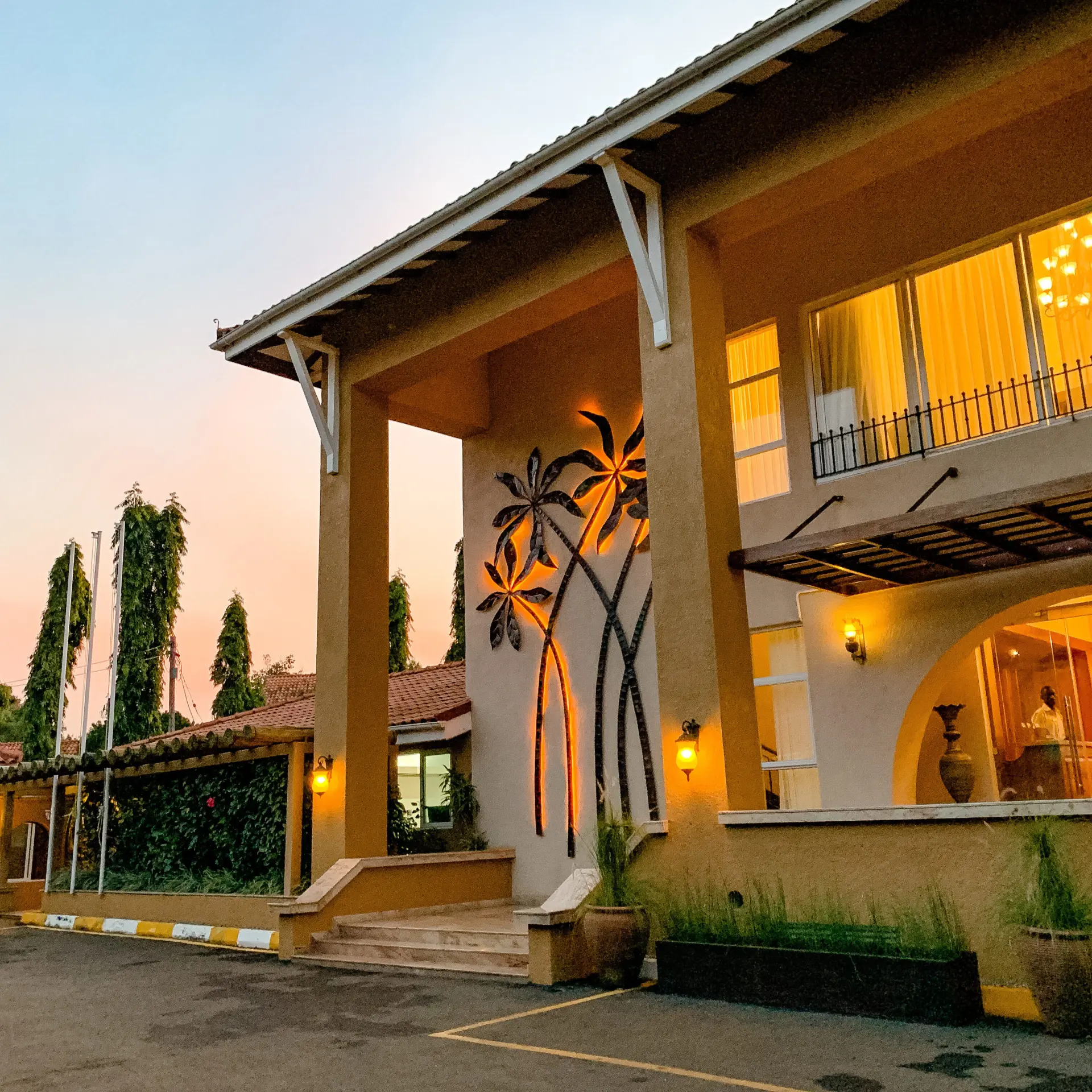Uganda accomm hotelno5 exterior